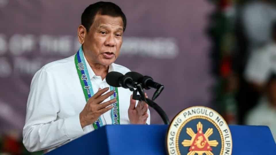 “Anda semua ambil vaksin atau saya suntik vaksin babi”- Presiden Filipina