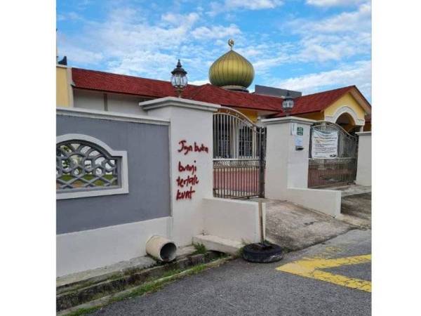 Masjid diconteng gara-gara bunyi terlalu kuat, pihak polis buat siasatan lanjut