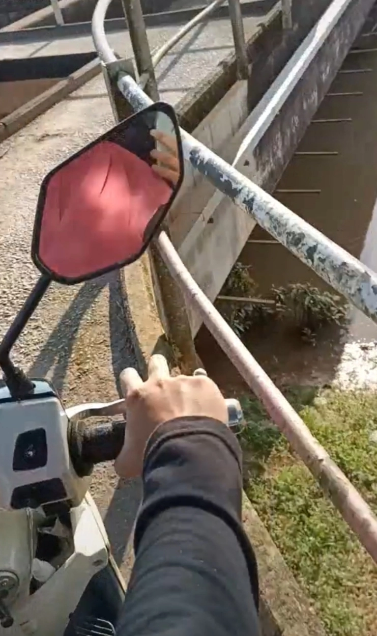 2 juta views tonton telatah individu bawa motor jalan sempit, “weh serious la…” 2 juta views tonton telatah individu bawa motor jalan sempit, “weh serious la…”