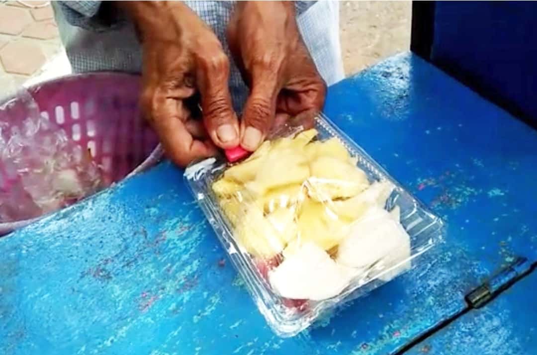 “Peniaga jangan guna ‘stapler’ untuk bungkus makanan” – Persatuan pengguna Malaysia