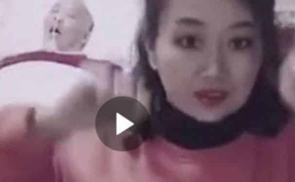 Dikecam menari di sisi suami strok Dikecam menari di sisi suami strok