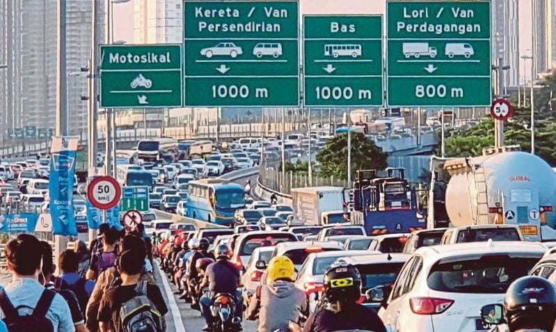 55 buah kenderaan bernombor plat Singapura diarah patah balik di sempadan Johor