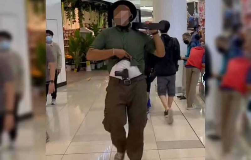 Polis siasat video lelaki berjalan sambil tunjuk pistol