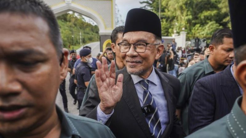 Rasmi, Anwar Ibrahim Perdana Menteri ke-10