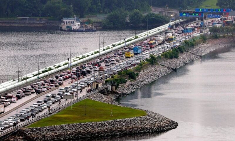 Mulai Jumaat ini, rakyat Singapura dijangka bersesak masuk Malaysia