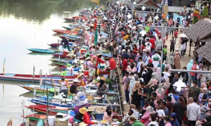 Semasa cuti Hari Kebangsaan, 20,000 pelancong Malaysia telah bercuti di Thailand