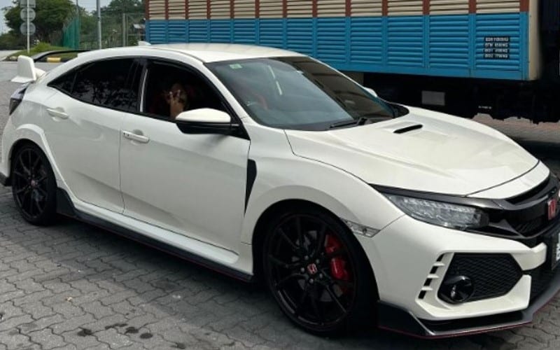 Kerap berselisih semasa kerja, ‘driver lori’ ini akhirnya berjaya miliki Honda Civic Type R sendiri